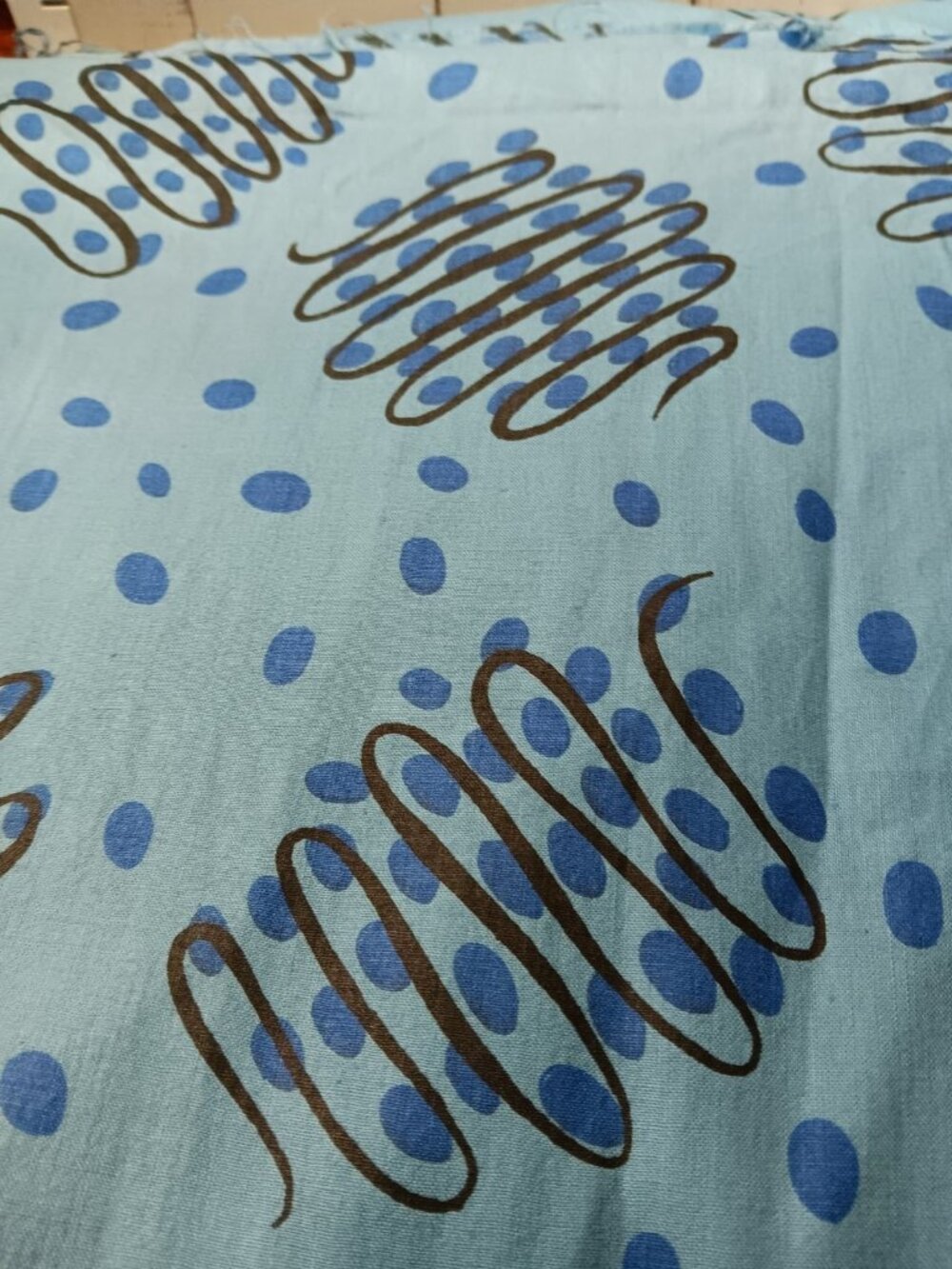 Vintage Sheeting Fabric Mid-Century Sheeting Squiggle and Dots 4-7/8 yds x 35" - Picture 5 of 8